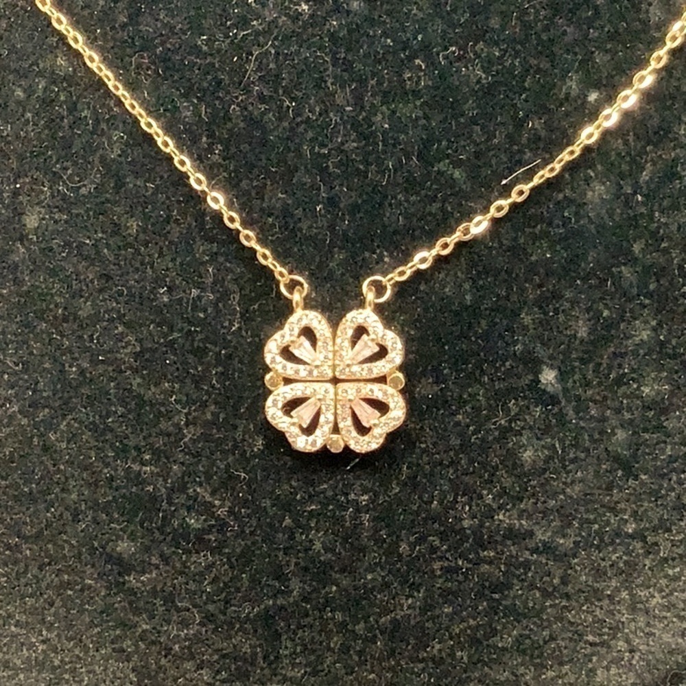 Sparkling 4 leaf clover magnetic gold tone stainless steel necklace!